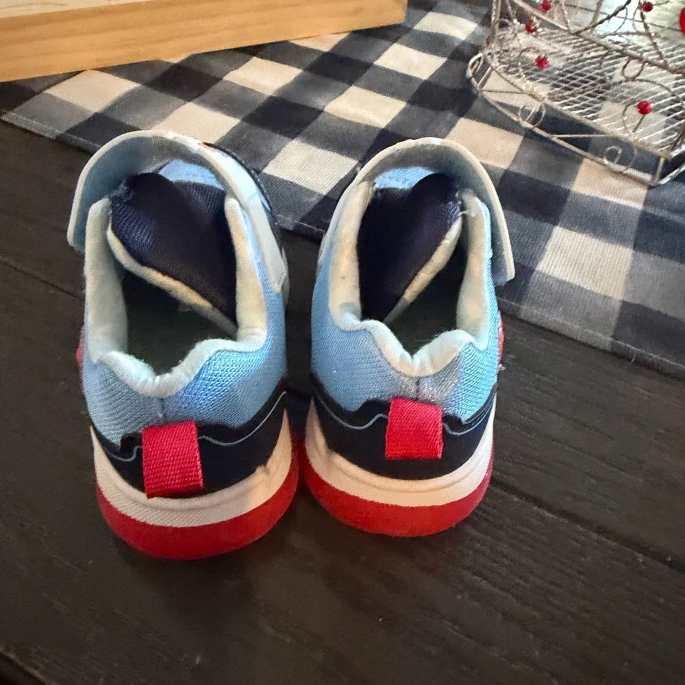 Toddler Bluey light up shoes size 8